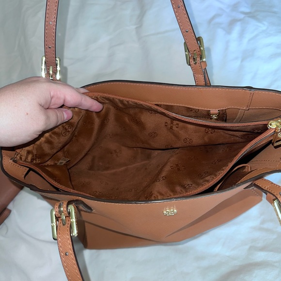 Tory Burch - Robinson Tote and Robinson Continental Zip Wallet - Picture 7 of 12